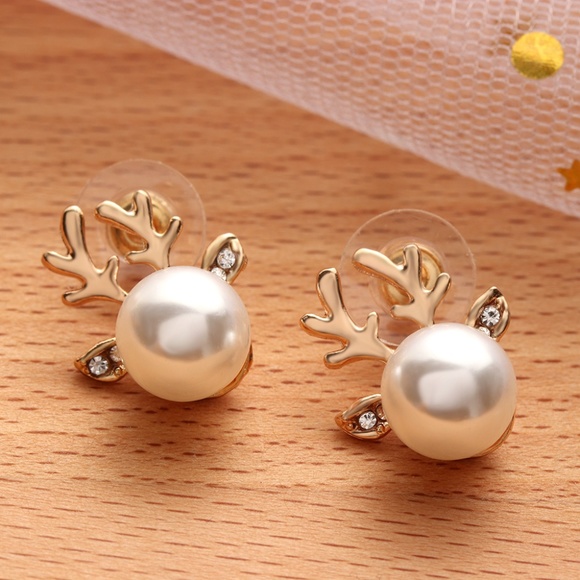 LiveChicStyle Jewelry - Adorable Gold Reindeer Pearl Earrings